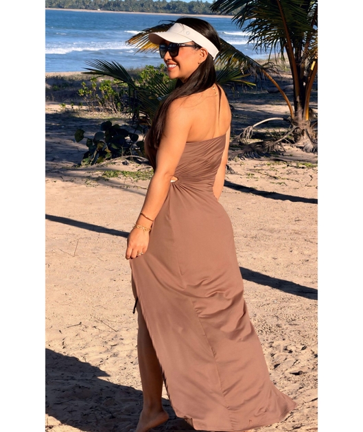 SAÍDA DE PRAIA TOMARA QUE CAIA LONGO COM RECORTE LATERAL MARROM COLEÇÃO CARIBENHA