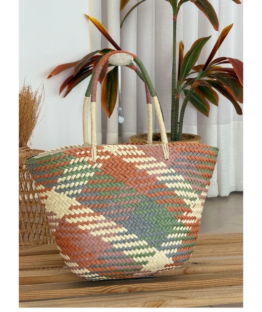 BOLSA ESTRUTURA EM PALHA COLORIDA TERRACOTA E VERDE