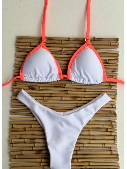 BIQUÍNI CORTININHA CALCINHA ASA DELTA BRANCO COM DETALHE LARANJA NEON COLEÇÃO ESQUENTA FOLIA