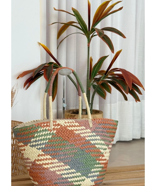 BOLSA ESTRUTURA EM PALHA COLORIDA TERRACOTA E VERDE