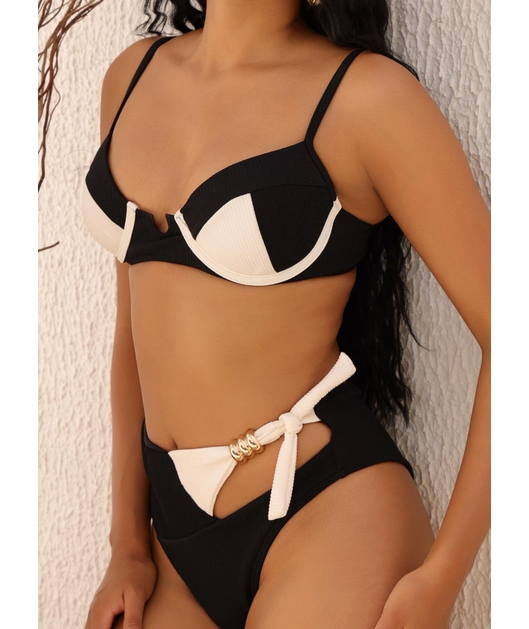 BIQUÍNI MEIA TAÇA BICOLOR CALCINHA RECORTE LATETAL PRETO COLEÇÃO NÁUTICA COMB DRICA